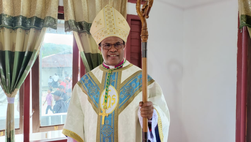 Misa Petama Uskup di Waur